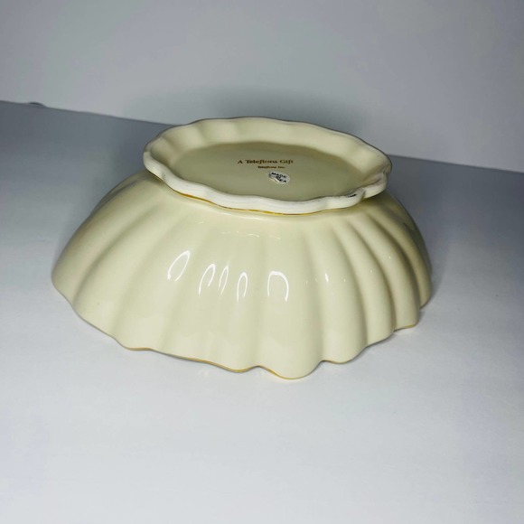 Vintage Ceramic Bowl Teleflora Ribbed Shell Scalloped with Gold Trim Bowl - Picture 5 of 6
